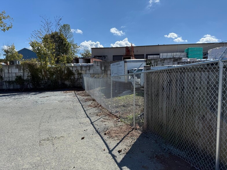 8397 Euclid Ave, Manassas, VA for lease - Primary Photo - Image 1 of 8
