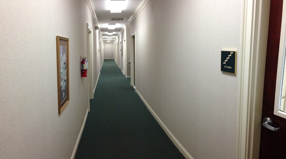 5816 Creedmoor Rd, Raleigh, NC for lease - Interior Photo - Image 3 of 34