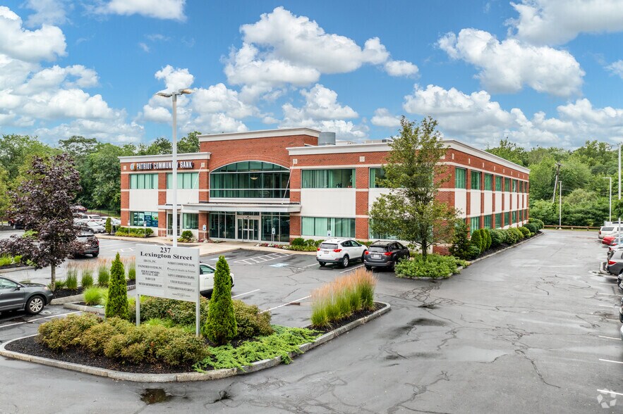 237 Lexington St, Woburn, MA à louer - Photo du bâtiment - Image 3 de 6