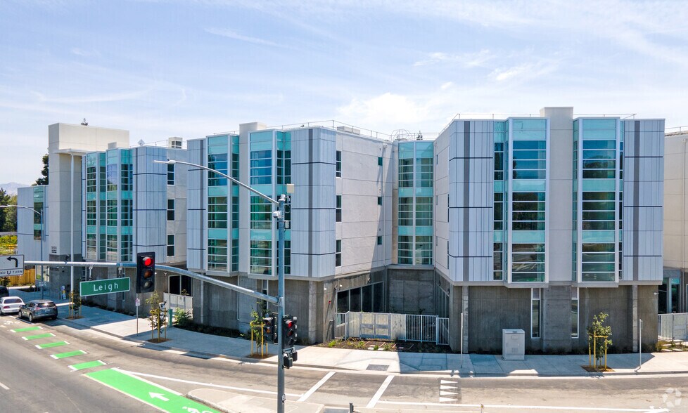 1690 Southwest Expy, San Jose, CA for lease - Building Photo - Image 2 of 18