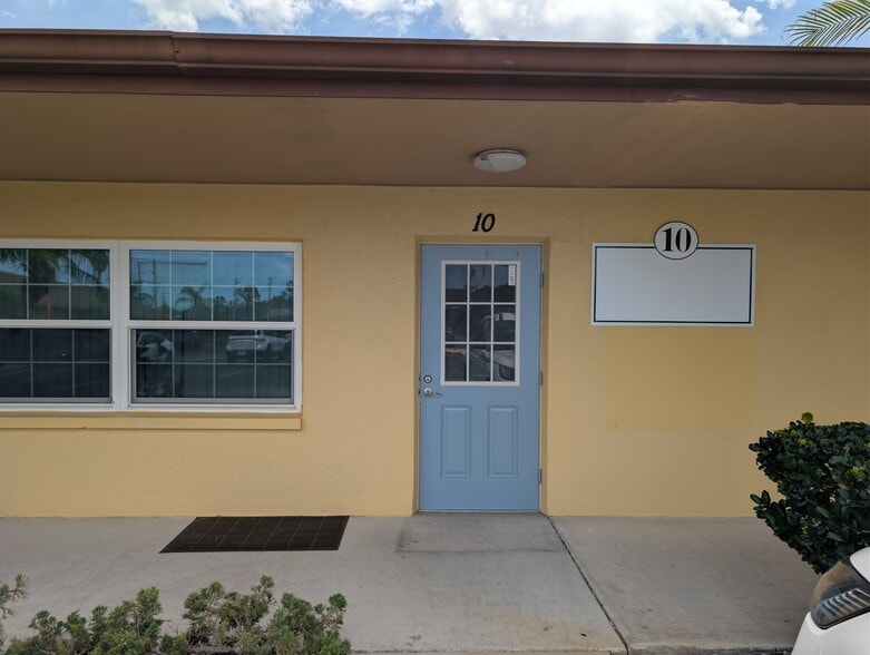 13910 Fivay Rd, Hudson, FL for lease - Building Photo - Image 2 of 7