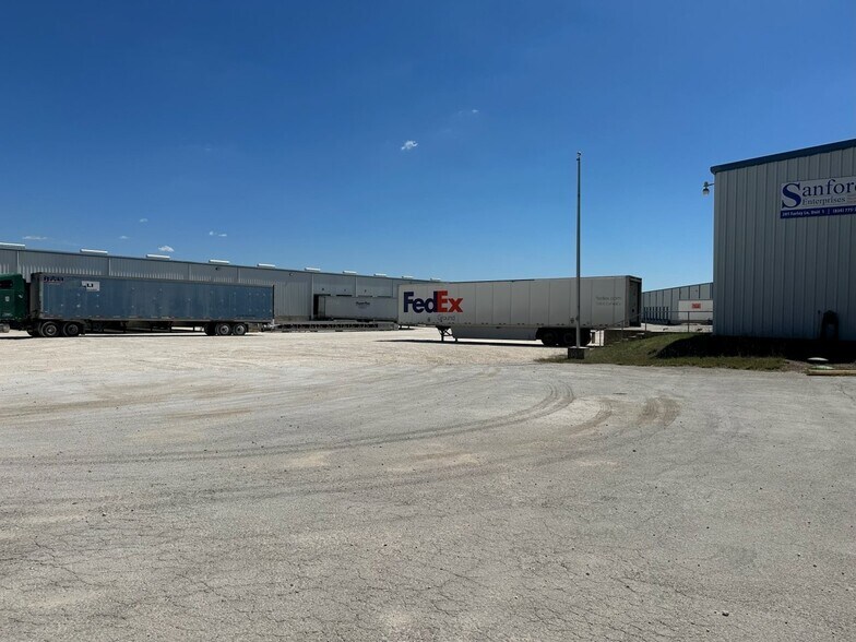 201 Farley Ln, Del Rio, TX à louer - Photo du bâtiment - Image 3 de 6