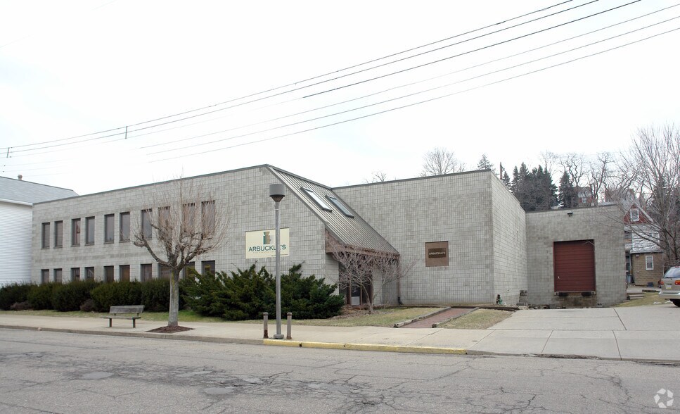 723 E Railroad Ave, Verona, PA à vendre - Photo du bâtiment - Image 2 de 8