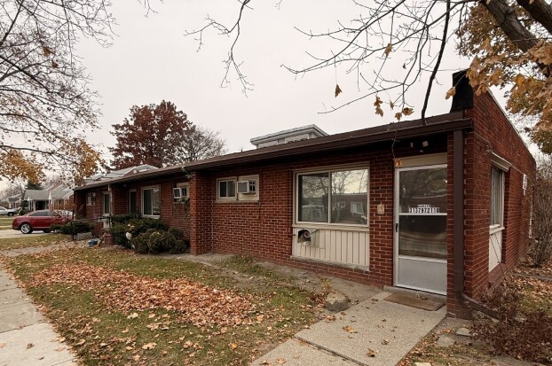 15405 E 11 Mile Rd, Roseville, MI à vendre - Photo du bâtiment - Image 3 de 8