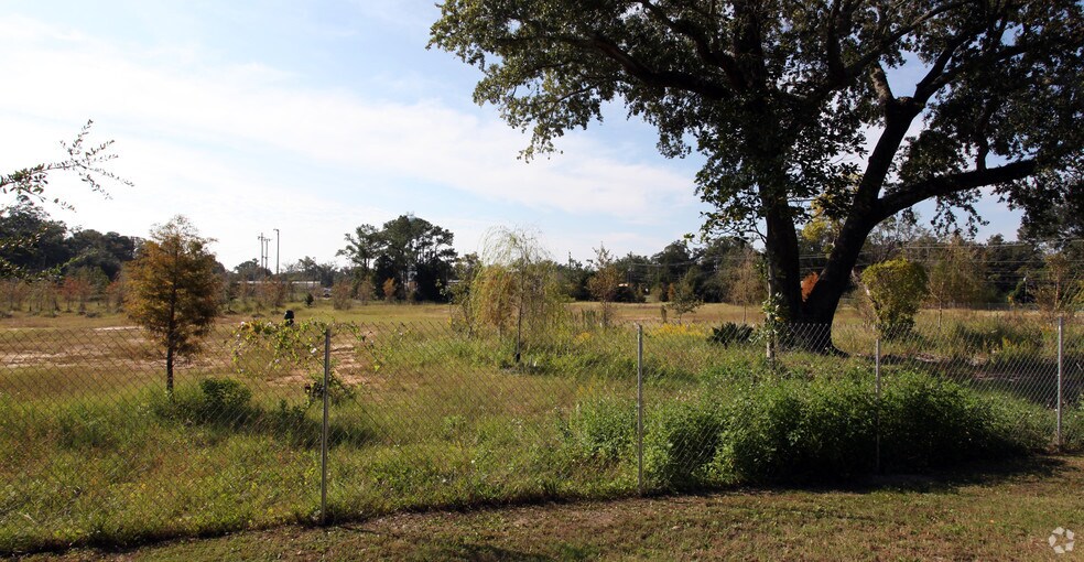 2006 Government St, Ocean Springs, MS for sale - Building Photo - Image 2 of 9