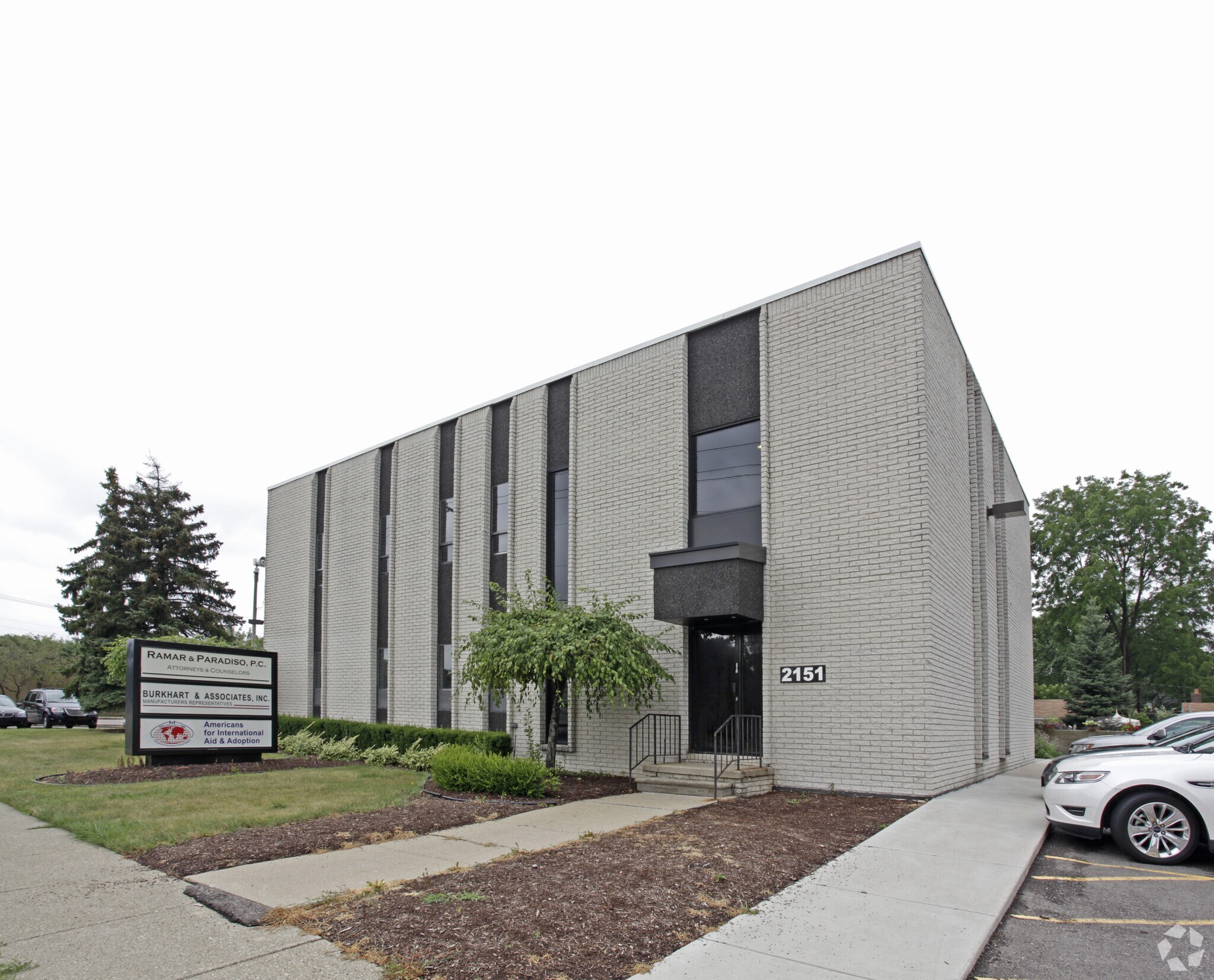 2151 Livernois Rd, Troy, MI à louer Photo du bâtiment- Image 1 de 9