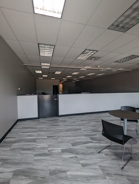 7530-7630 Pershing Blvd, Kenosha, WI for lease - Interior Photo - Image 3 of 9