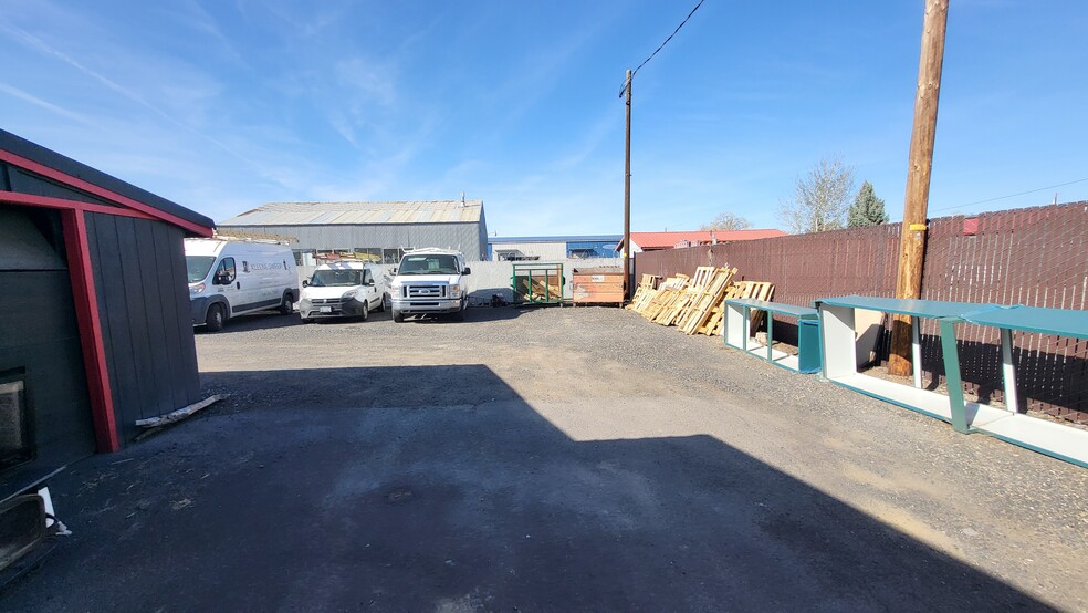 147 SE Evergreen Ave, Redmond, OR for sale - Building Photo - Image 2 of 15