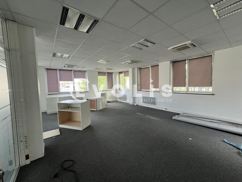 Office in Neuilly-Plaisance for lease - Building Photo - Image 3 of 8