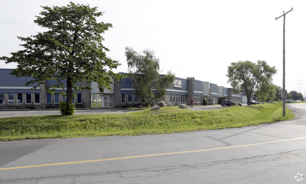 1390 Rue Newton, Boucherville, QC for lease - Building Photo - Image 3 of 4