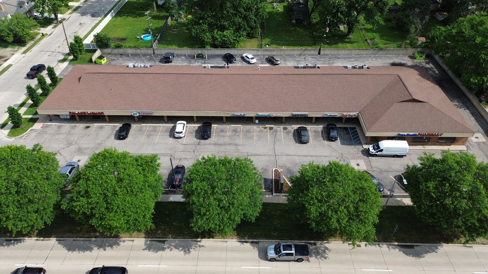 560-650 W 14 Mile Rd, Clawson, MI à louer Aérien- Image 1 de 7