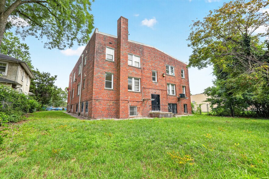 3639 Martin Luther King Jr. Ave SE, Washington, DC à vendre - Photo du bâtiment - Image 2 de 8
