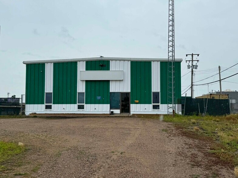 5104 42 Av, Lloydminster, SK à louer - Photo du bâtiment - Image 2 de 13