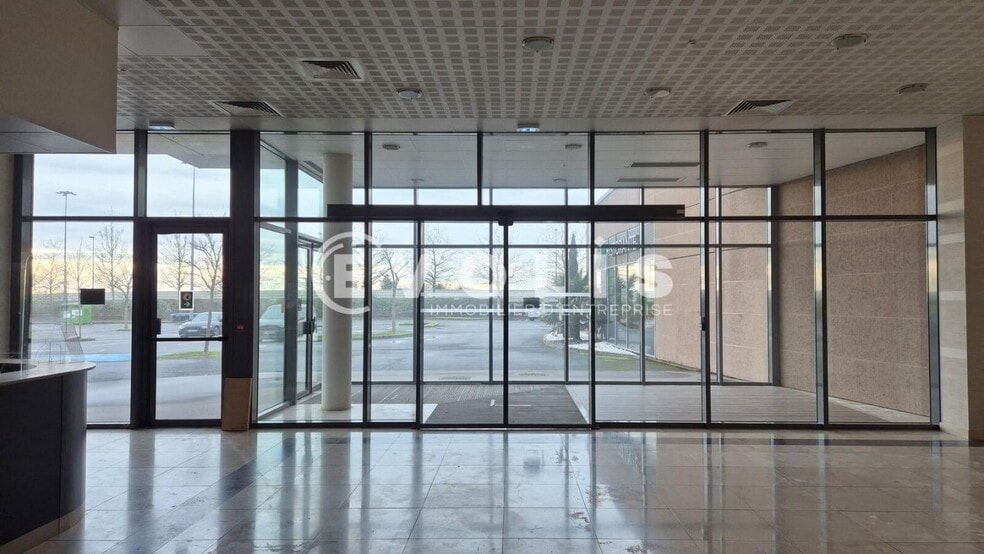 Flex in Villiers-sur-Marne for lease - Lobby - Image 2 of 21