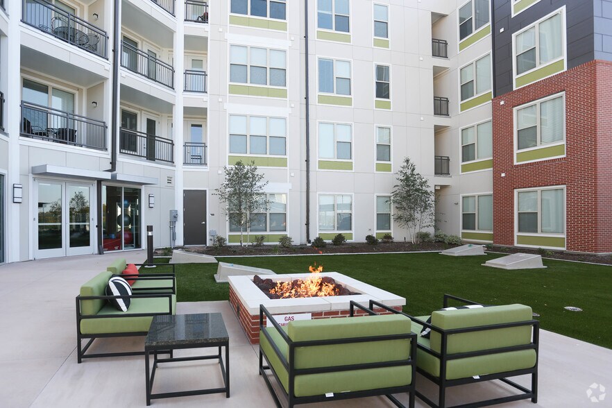 1001 Old Olive Way, Creve Coeur, MO à louer - Photo du bâtiment - Image 2 de 26