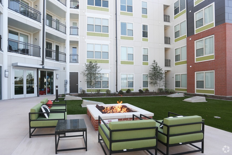 1001 Old Olive Way, Creve Coeur, MO à louer - Photo du bâtiment - Image 2 de 26