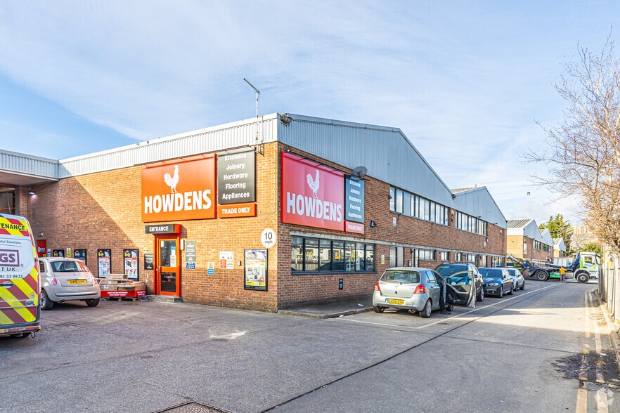 378 High Rd, London for lease - Building Photo - Image 2 of 2