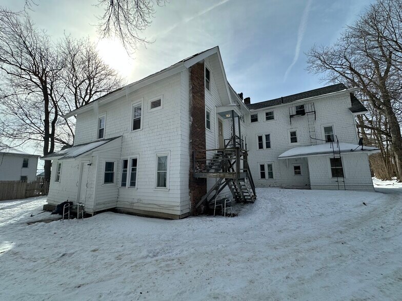 162 Woodlawn Ave, Pittsfield, MA à vendre - Photo du bâtiment - Image 3 de 8
