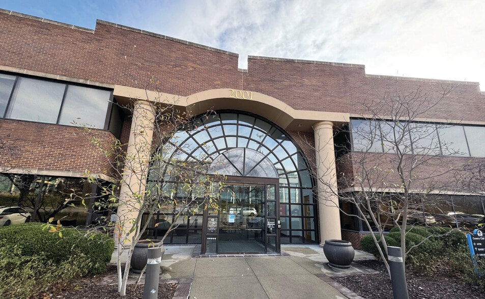 2001 Shawnee Mission Pky, Mission, KS for lease - Building Photo - Image 2 of 2