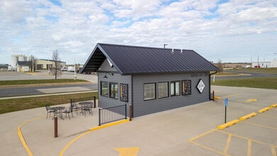 331 Sandstone Dr NW, Eyota, MN for lease Interior Photo- Image 1 of 7