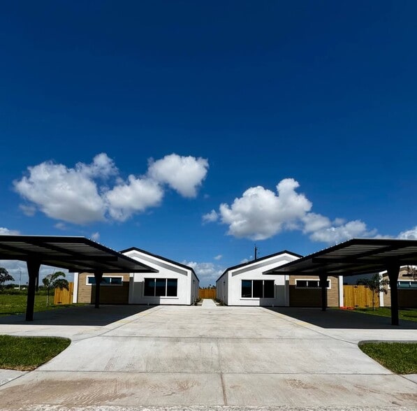 509 Sparrow Road, Weslaco, TX for sale - Building Photo - Image 2 of 18