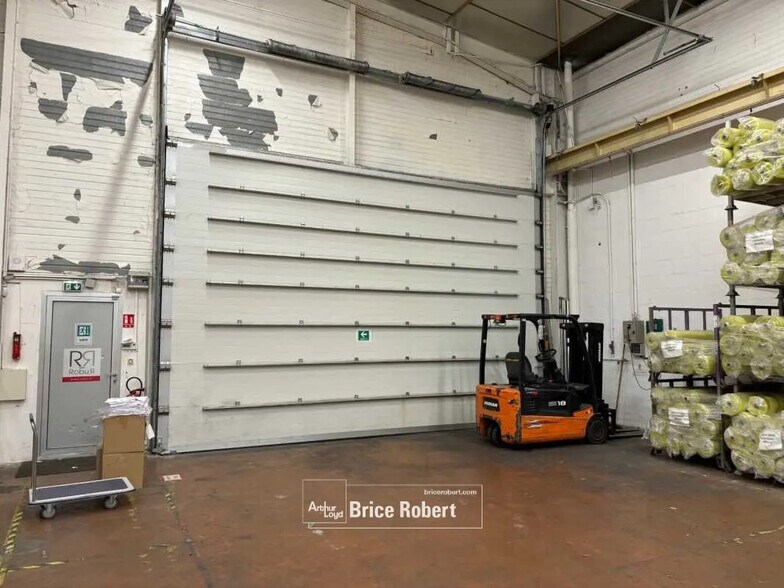 Office in Miribel for lease - Interior Photo - Image 3 of 8