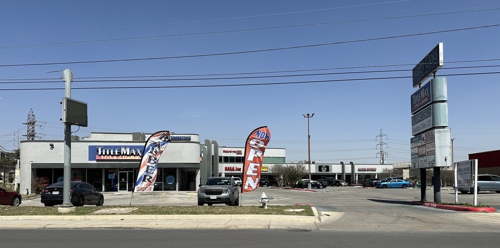 5152 Fredericksburg Rd, San Antonio, TX for lease - Building Photo - Image 3 of 4