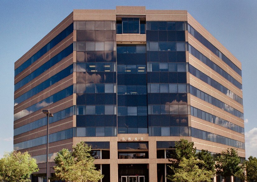 5845 Richmond Hwy, Alexandria, VA à louer - Photo du bâtiment - Image 2 de 6