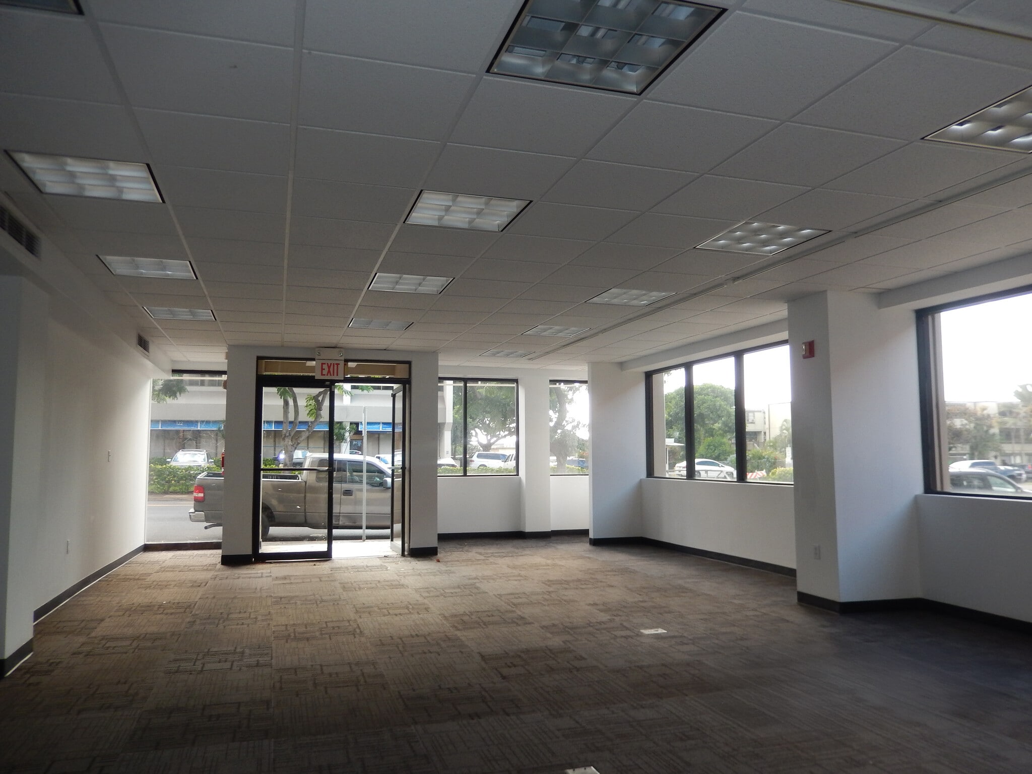 98-1238 Kaahumanu St, Pearl City, HI for lease Interior Photo- Image 1 of 2