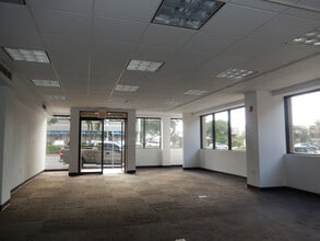 98-1238 Kaahumanu St, Pearl City, HI for lease Interior Photo- Image 1 of 2