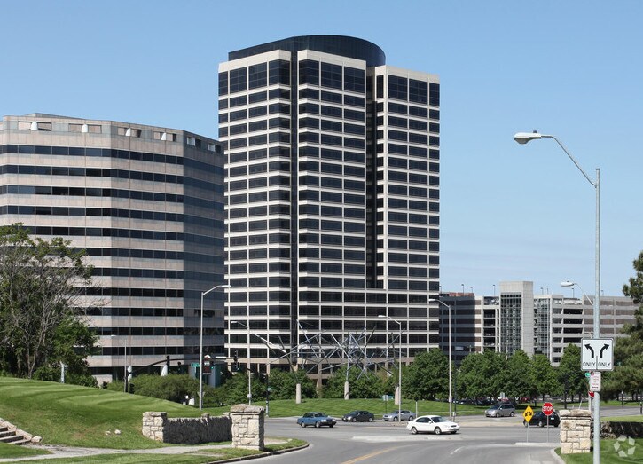 2555 Grand Blvd, Kansas City, MO à louer - Photo du bâtiment - Image 3 de 6