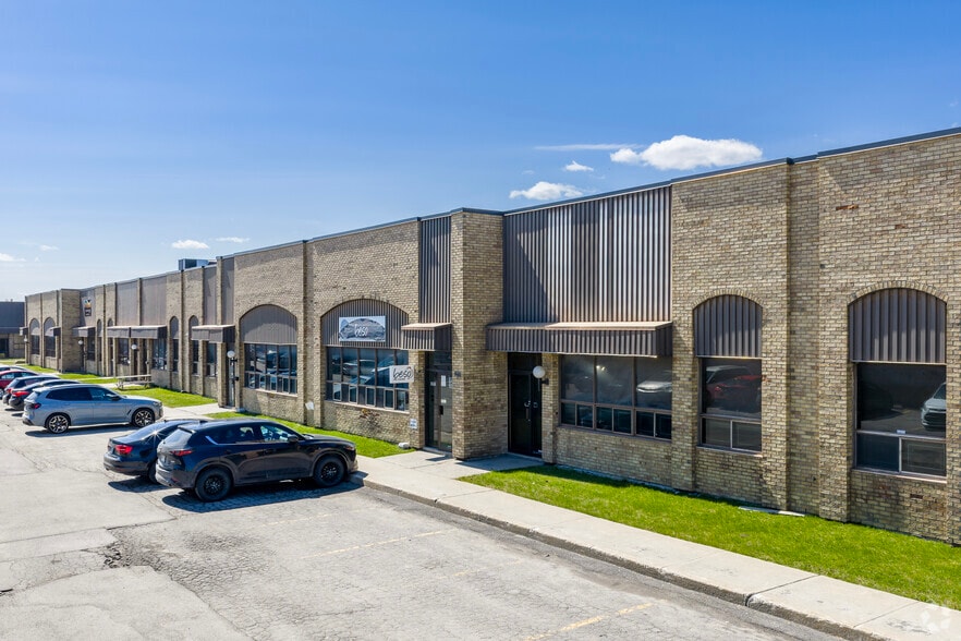 5715-5771 Rue Ferrier, Mont-Royal, QC for lease - Building Photo - Image 2 of 4