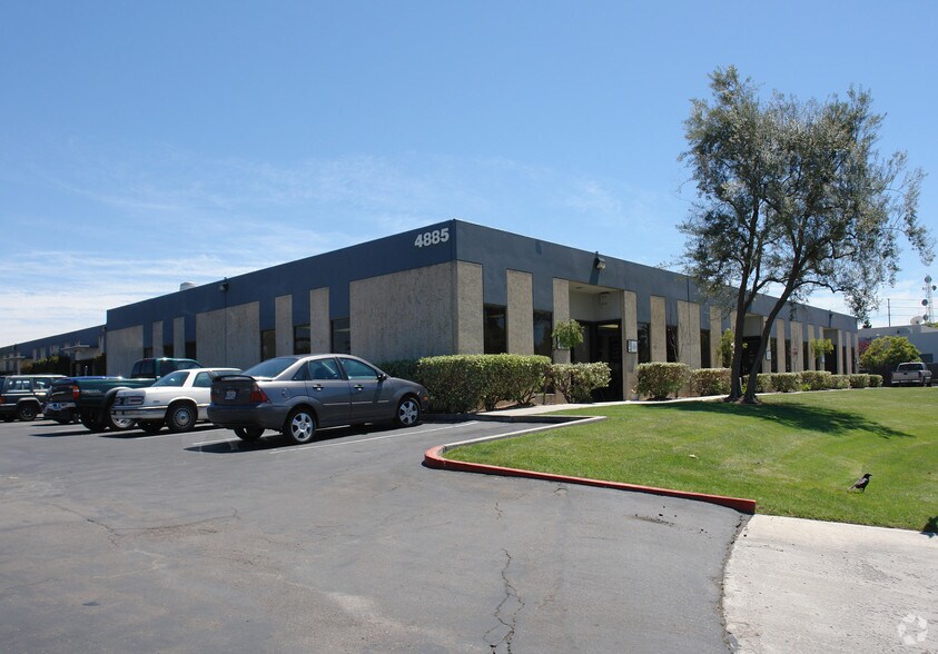 4883 Ronson Ct, San Diego, CA à louer - Photo du bâtiment - Image 3 de 10