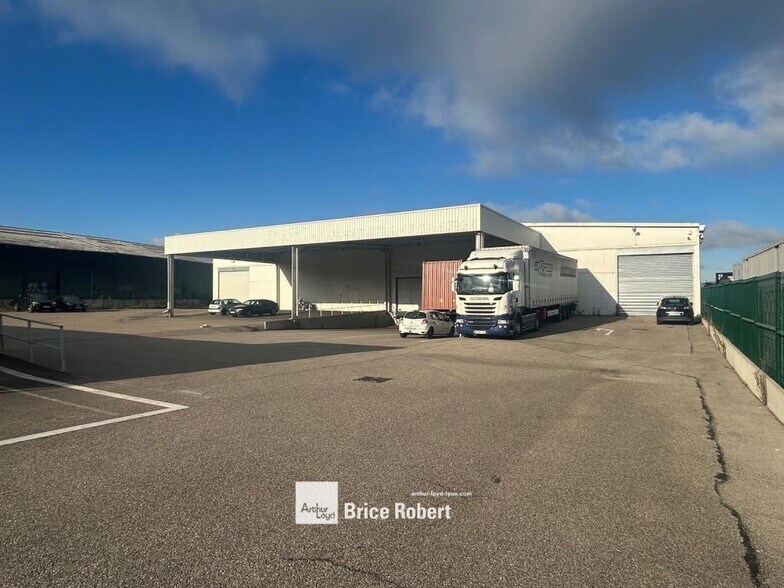 21 Rue Eugène Hénaff, Vénissieux for lease - Building Photo - Image 1 of 6