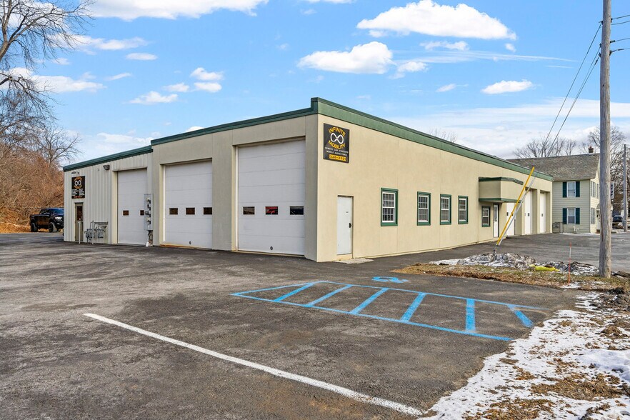 120 Dix Ave, Glens Falls, NY à louer - Photo du bâtiment - Image 3 de 7