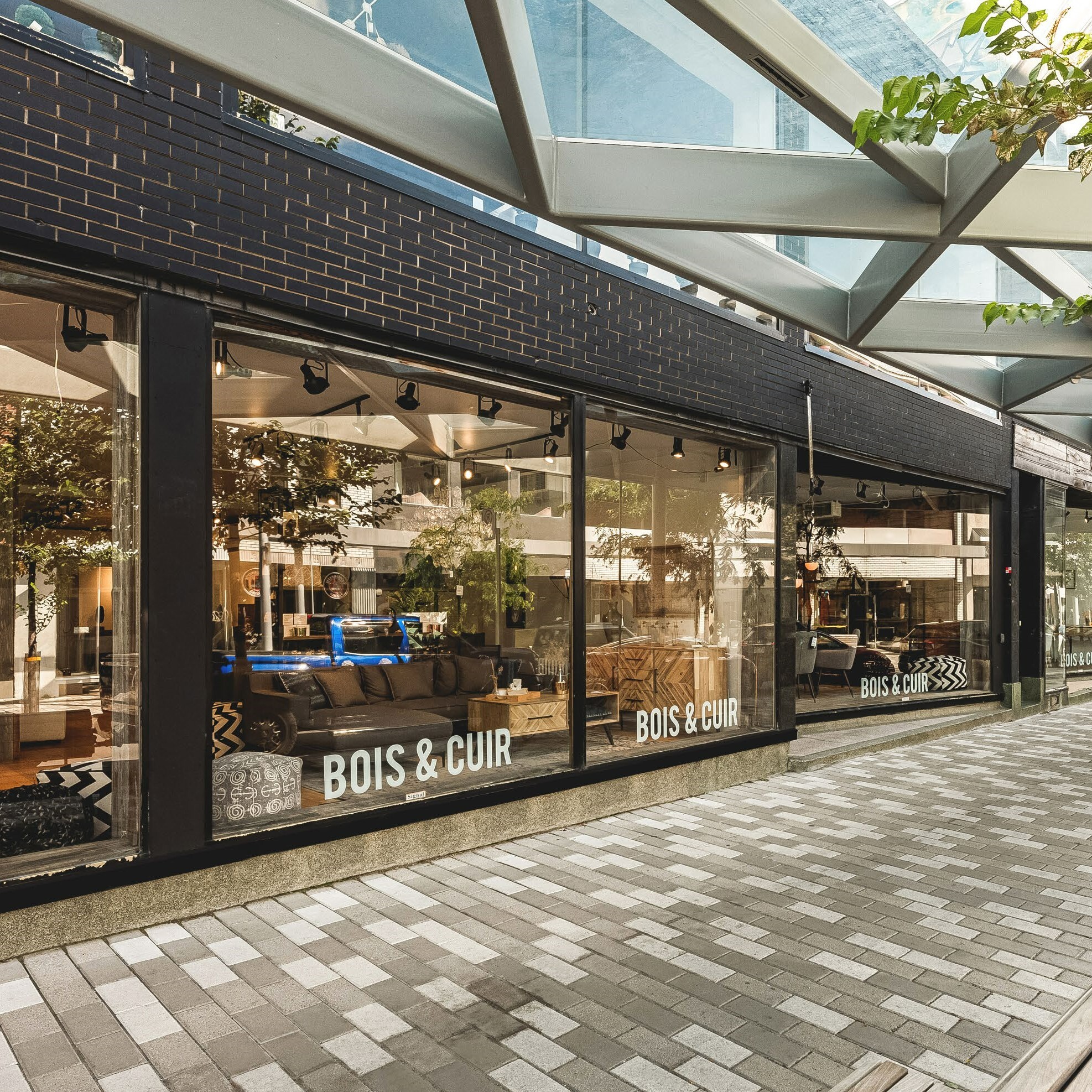 6302-6320 Rue Saint-Hubert, Montréal, QC à vendre Photo du bâtiment- Image 1 de 1