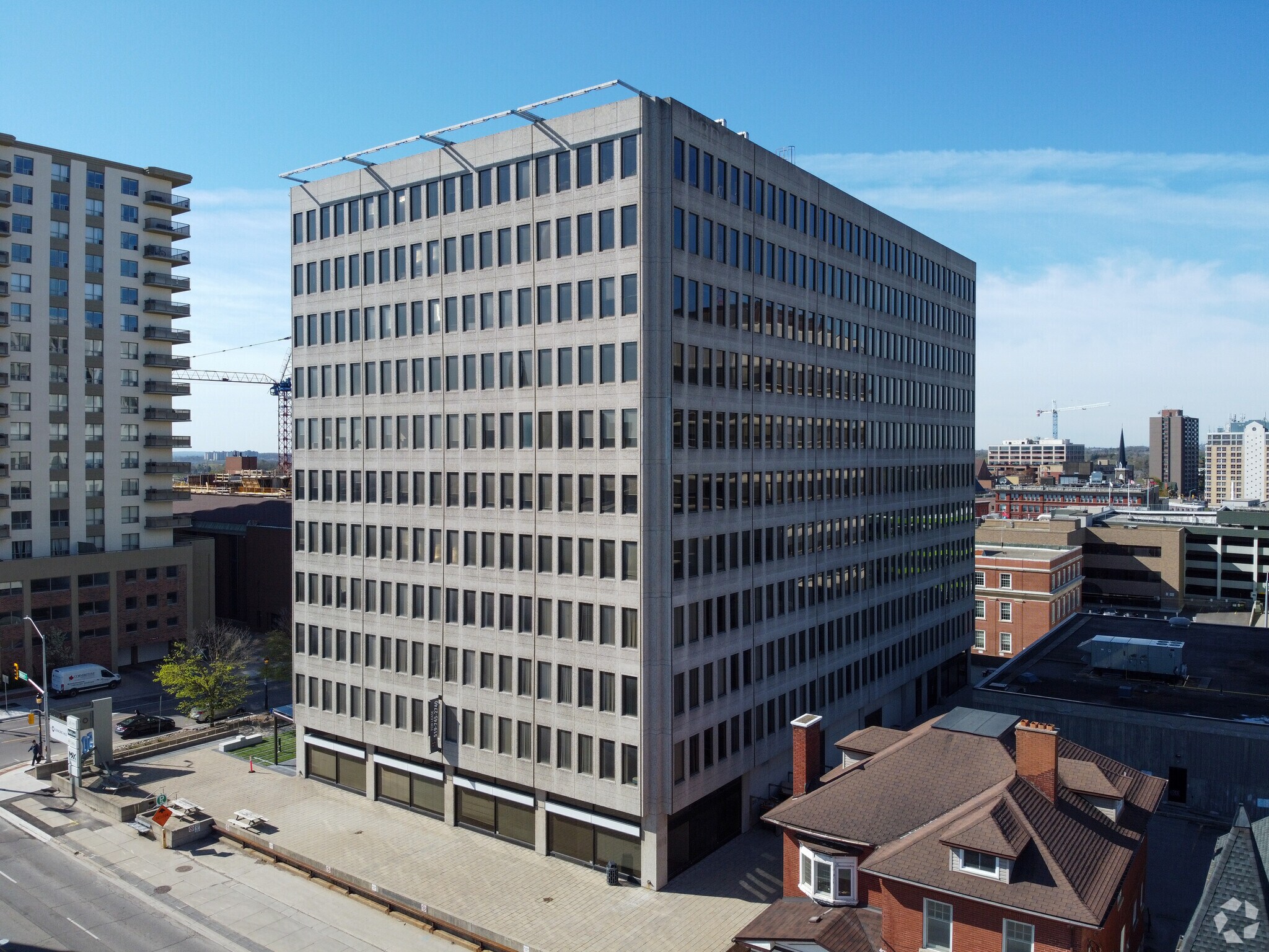 50 Queen St N, Kitchener, ON à louer Photo du bâtiment- Image 1 de 11