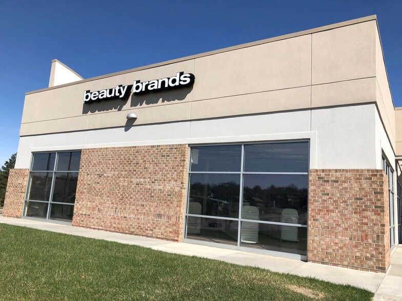 8920 S 71st Plz, Papillion, NE à louer - Photo du bâtiment - Image 3 de 7