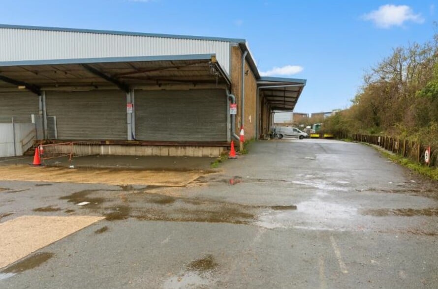 Riverway, Newport for lease - Building Photo - Image 2 of 2