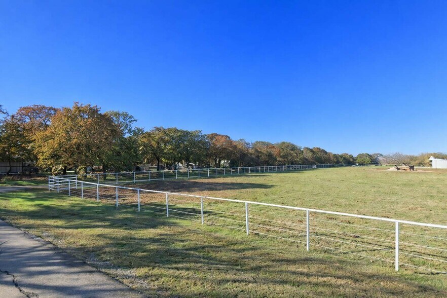 736 Robin Ln, Argyle, TX for sale - Building Photo - Image 1 of 1