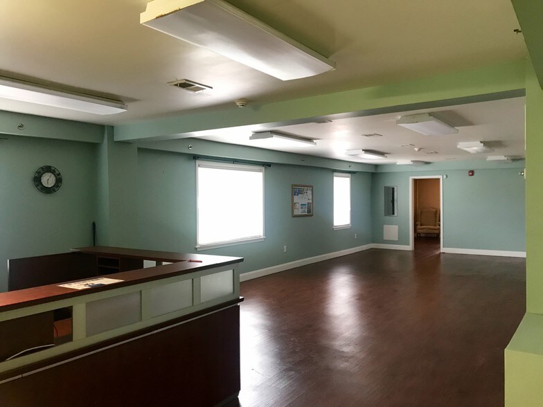 2940 Dekalb Pike, Norristown, PA for sale - Interior Photo - Image 3 of 30