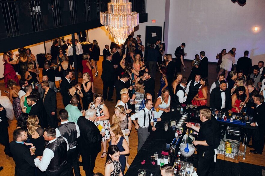 201 E Lake St, Eau Claire, WI à vendre - Photo du bâtiment - Image 3 de 17