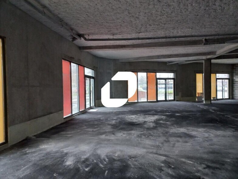 Retail in Wattrelos for lease - Interior Photo - Image 2 of 7