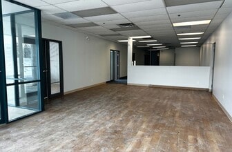 380 Courtneypark Dr E, Mississauga, ON à louer Photo intérieure- Image 2 de 6