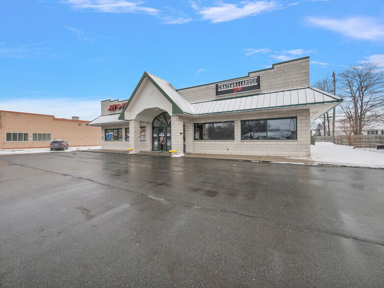 825 Michigan Ave, Marysville, MI à louer - Photo du bâtiment - Image 2 de 7