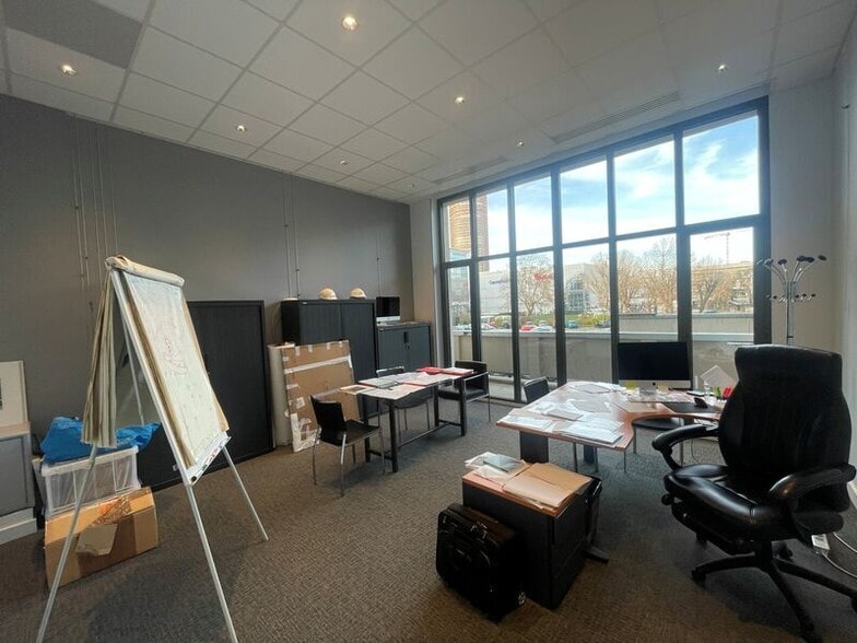 Office in Lyon for lease - Interior Photo - Image 3 of 6