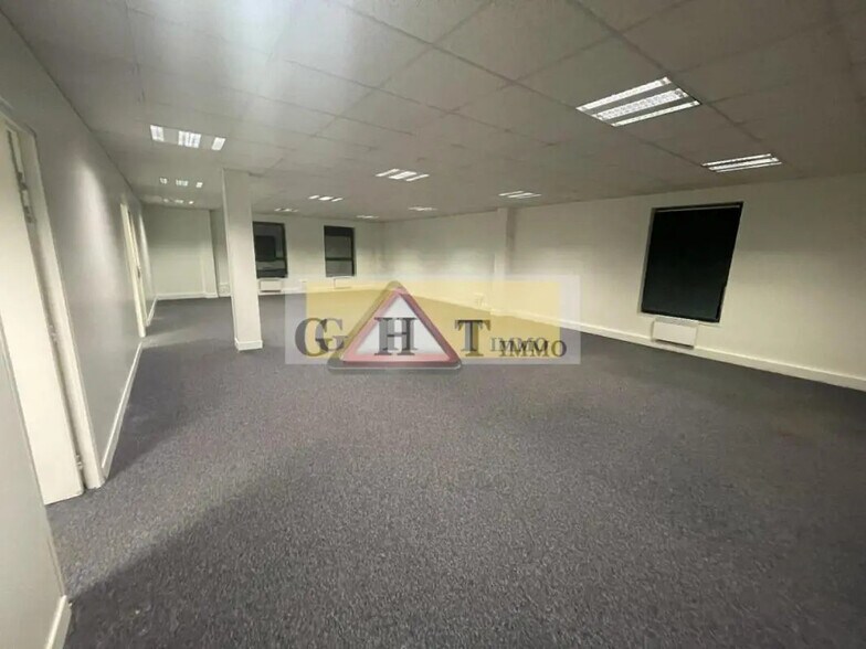 Bureau dans Viry-Châtillon à louer - Photo intérieure - Image 3 de 37