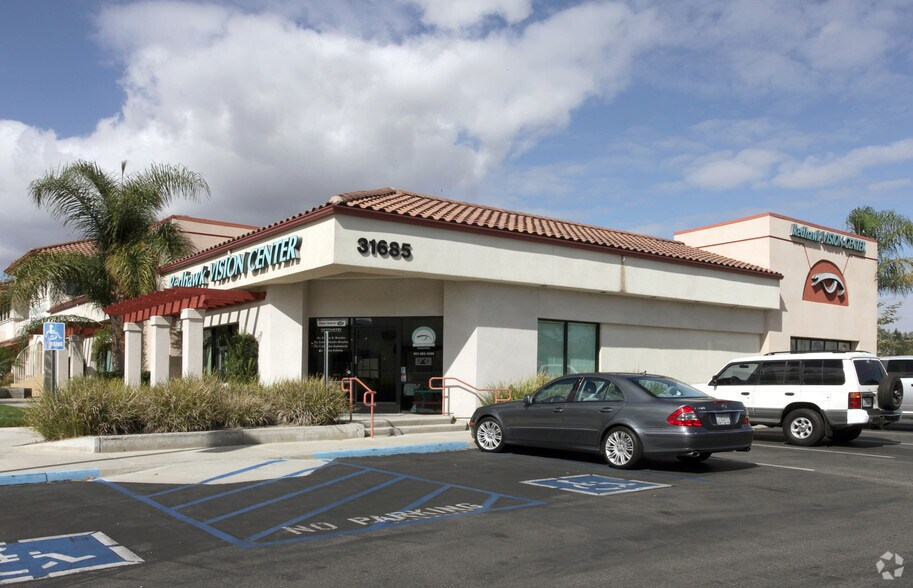 31685 Temecula Pky, Temecula, CA à louer - Photo du bâtiment - Image 3 de 26