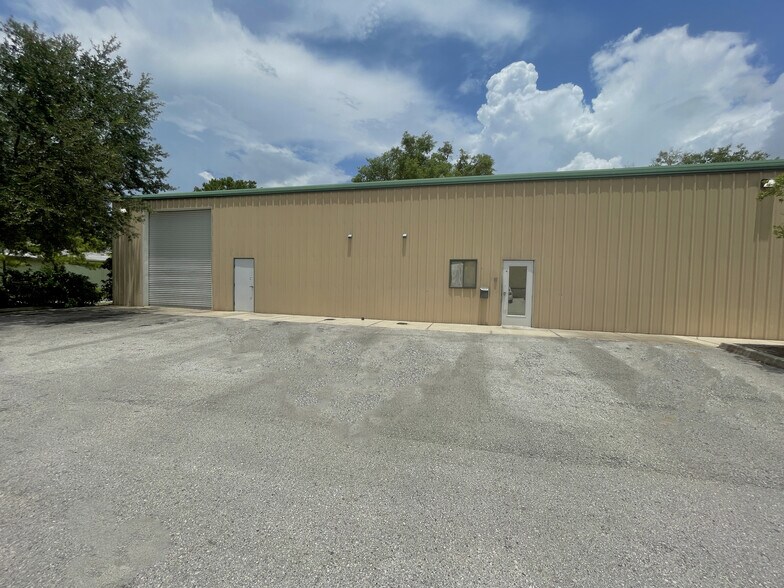 9751 Mining Dr, Jacksonville, FL for lease - Building Photo - Image 2 of 9