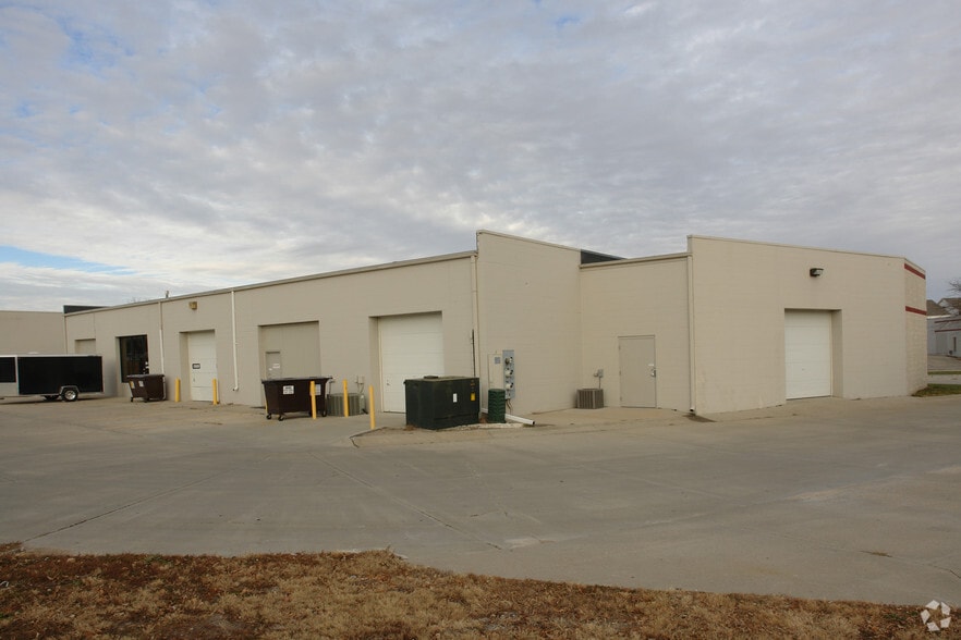 6131 S 57th St, Lincoln, NE for lease - Building Photo - Image 3 of 3